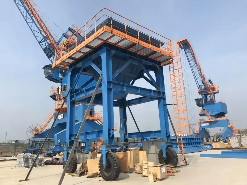 Mobile type grain hopper